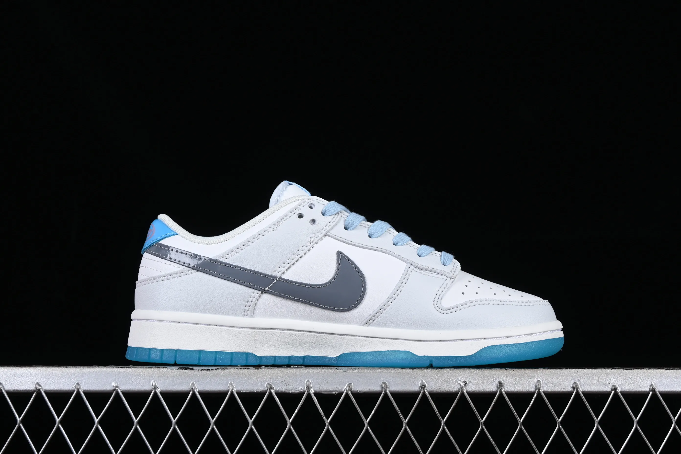 All categories Nk SB Dunk series Nk SB Dunk Low low-top sneakers F version Nk SB Dunk Low "520" Valentine's Day limited SB low-top sports and leisure sneakers FN3433-141